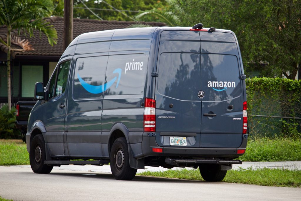 Amazon-delivery-driver-abandons-half-shift-and-abandons-truck.jpeg Amazon delivery driver quits mid-shift, abandons truck