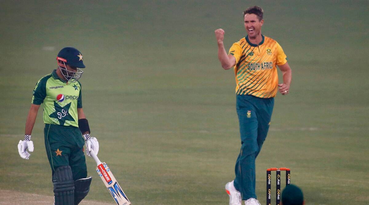 Dwaine-Pretorius-wins-5-17-as-South-Africa-beat-Pakistan-in.jpg Dwaine Pretorius wins 5-17 as South Africa beat Pakistan in second T20