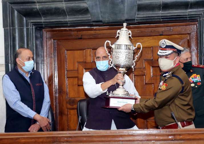 Rajnath-Singh-lauds-Delhi-Police-for-effectively-carrying-out-additional.jpg rajnath singh on delhi police, rajnath singh lauds delhi police, delhi police best marching continge