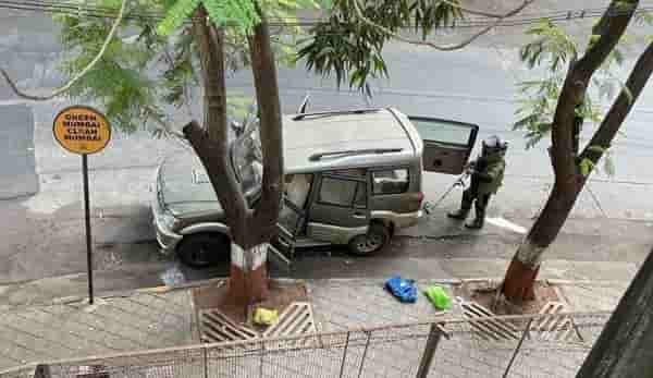 Suspicious-Car-Found-Infront-of-Mukesh-Ambani-House Suspicious Car Found Infront of Mukesh Ambani House