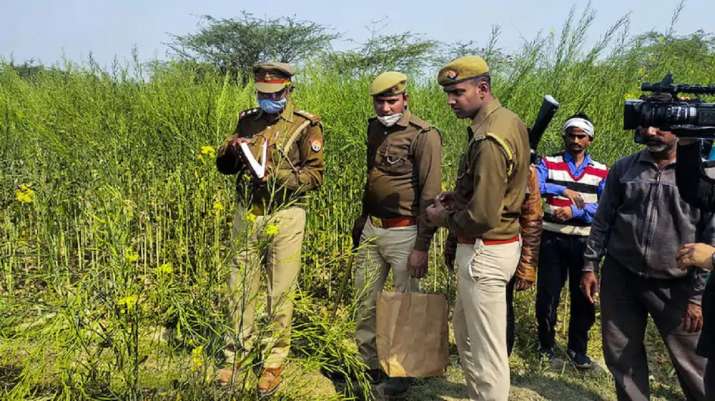 Unnao-police-file-murder-case-in-death-of-2-Dalit.jpg Unnao police file murder case in death of 2 Dalit girls, autopsy shows no injury marks; to be cremat