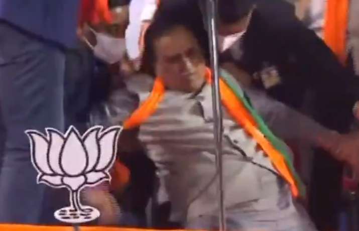 Video-Gujarat-CM-Vijay-Rupani-faints-on-stage-during-rally.jpg Video: Gujarat CM Vijay Rupani faints while speaking at a
