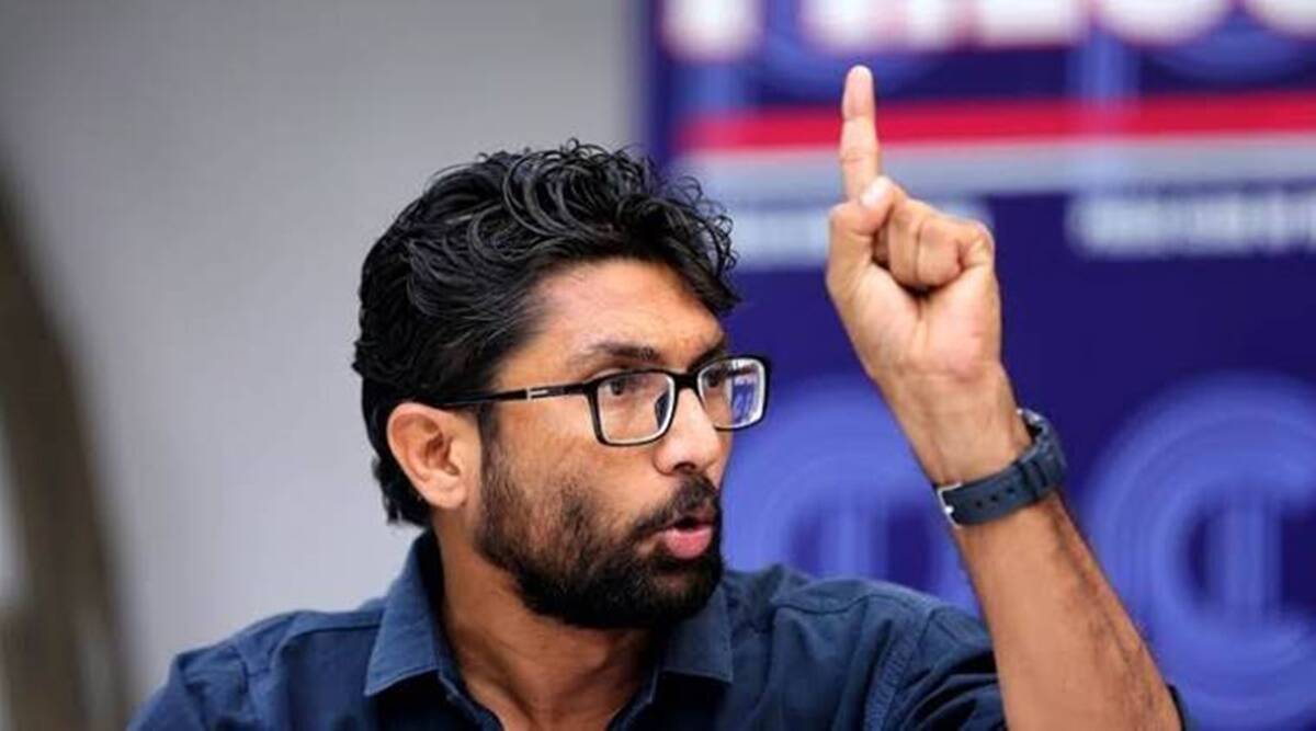 Jignesh-Mevani-demands-arrest-of-cop-accused-in-Dalit-RTI.jpg Jignesh Mevani Demands Arrest of Cop Accused