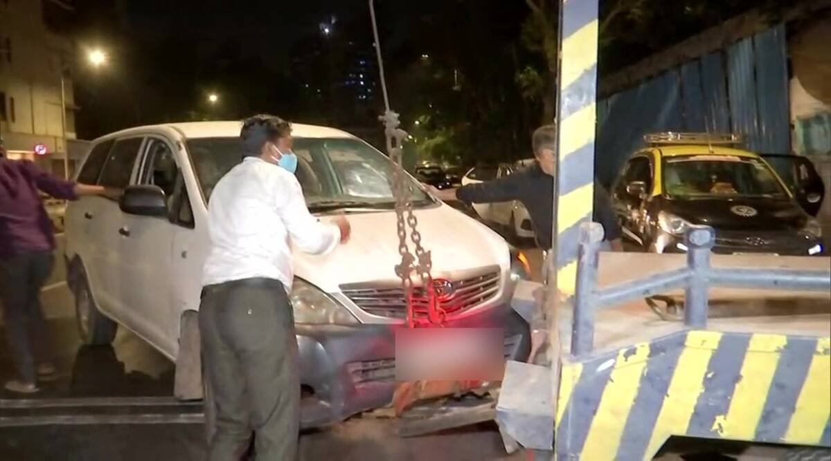 Probe-into-Ambani-security-scare-NIA-seizes-Innova-car.jpg ambani car scare NIA seizes innova