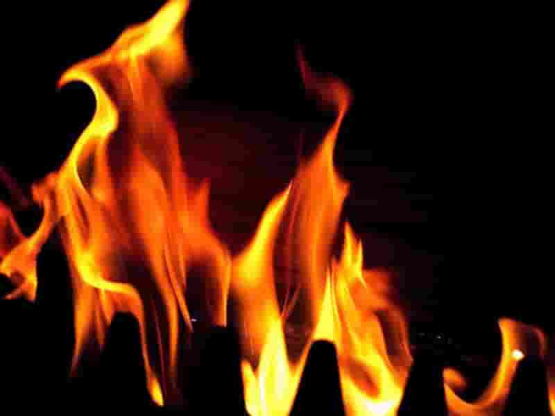 2-Children-Died-in-Massive-fire-in-Noida-Slum 2 Children Died in Massive fire in Noida Slum