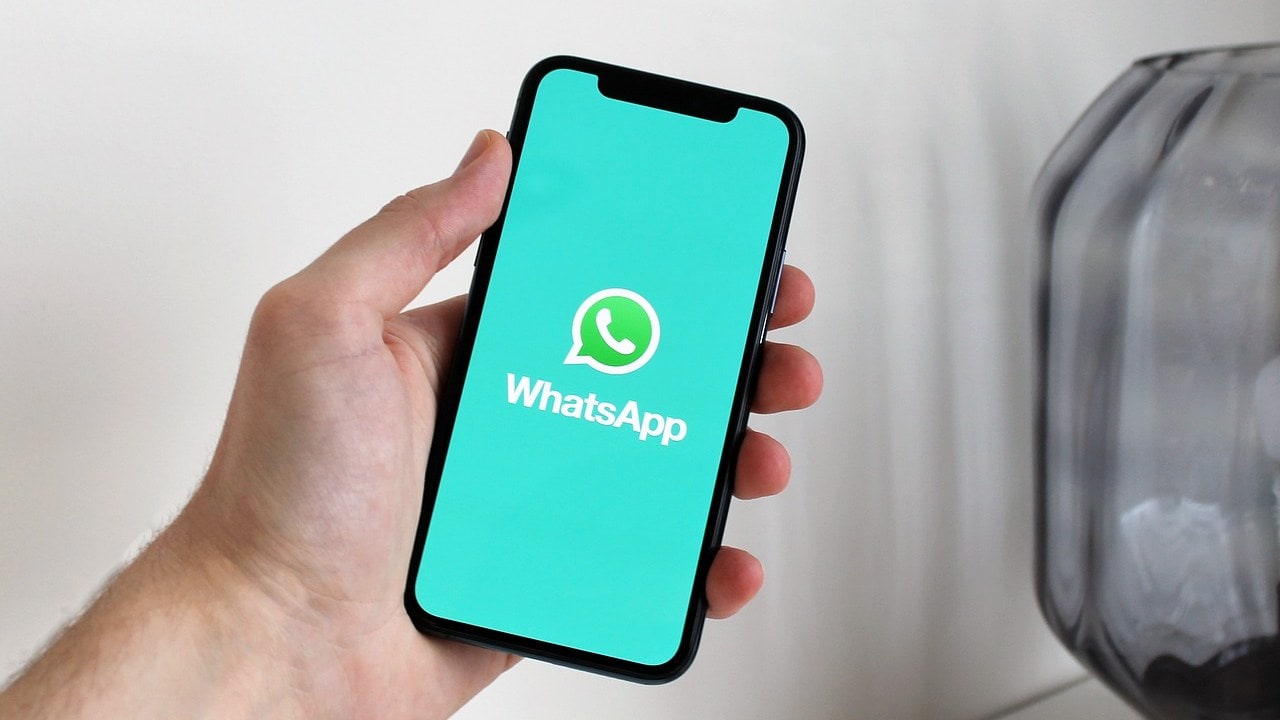 WhatsApp-is-likely-to-soon-allow-users-to-change-colours.jpg WhatsApp Will Allow Users to change Colours in the app
