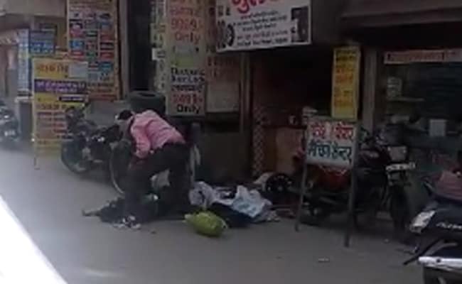Woman-Stabbed-25-Times-By-Husband-In-Delhi-Market-Dies.jpg Woman Stabbed 25 Times By Husband In Delhi