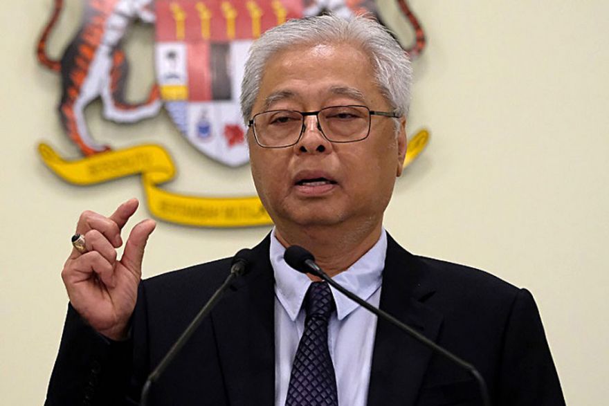 King has said the new prime minister will have to face a vote of confidence in parliament. King has said the new prime minister will have to face a vote of confidence in parliament.