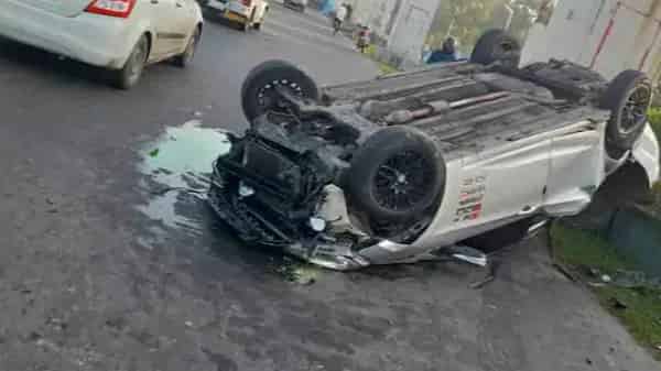 a-car-was-hit-by-a-pillar-and-overturned-in-salt-lake A car was hit by a pillar and overturned in Salt Lake
