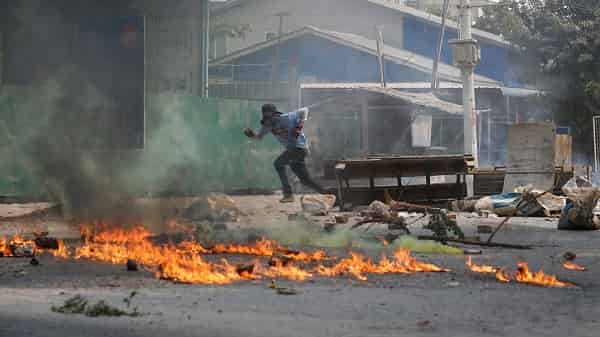 myanmar-army-launches-airstrikes-on-rebels-sparking-a-civil-war-in-myanmar Myanmar army launches airstrikes on rebels