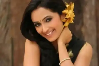 Rujuta Deshmukh Biography