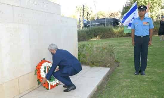 jaishankar-lays-a-wreath-at-the-cemetery-for-indian-soldiers-in-israel Jaishankar lays a wreath at the cemetery for Indian soldiers in Israel