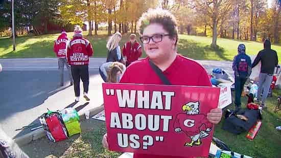 parents-and-teachers-argue-that-bedford-high-school-students-should-return-after-violence-sends-them-into-e-learning Parents and teachers argue that Bedford high school students should return after violence sends them into e-learning