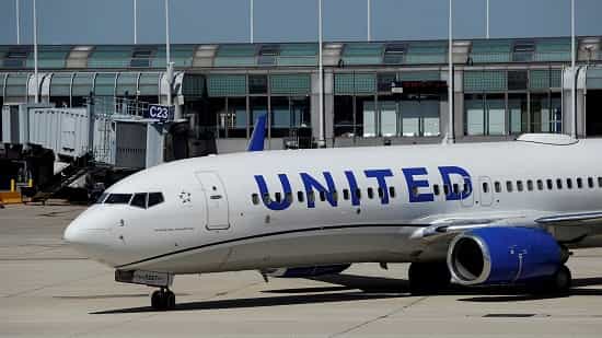 United Airlines cancels more than 100 flights on Christmas Eve due to COVID