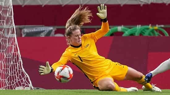 uswnt-goalie-naeher-claims-she-is-fully-recovered-from-the-tokyo-games-injury USWNT goalie Naeher claims she is fully recovered from the Tokyo Games injury