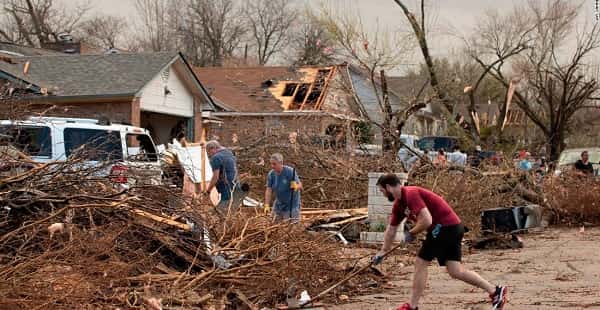Huge-Tornado-Destroyed-homes-in-New-Orleans A Huge Tornado Destroyed homes in New Orleans