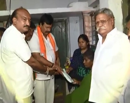 amit-shah-talks-to-the-family-of-a-bjp-worker-in-telangana-who-died-by-suicide- Amit Shah talks to the family of a BJP worker in Telangana who died by suicide