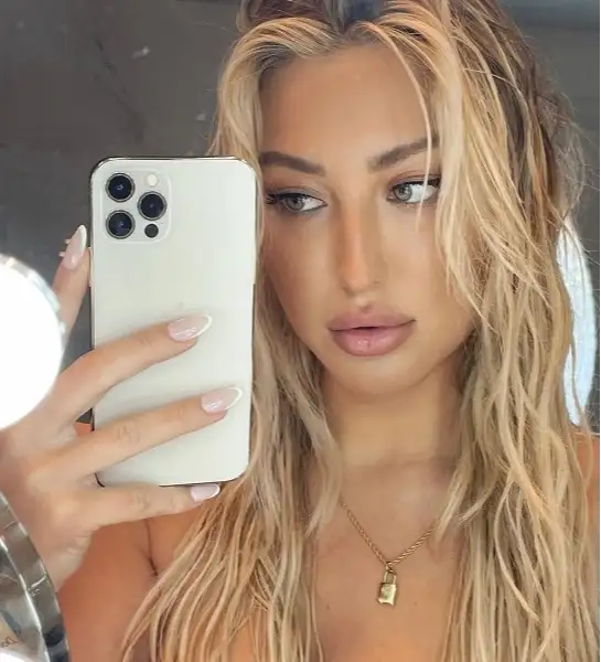 Stefanie Gurzanski Net Worth