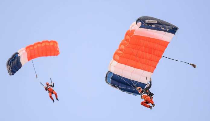2-women-faced-serious-injuries-after-a-skydiving-crash 2 Women faced serious injuries after a skydiving crash