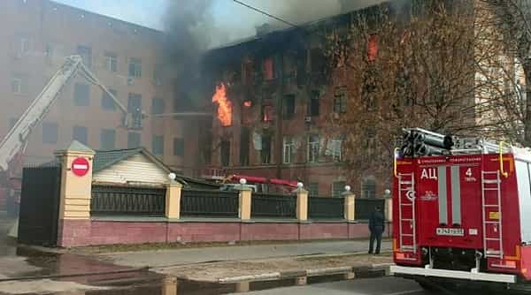 a-devastating-fire-broke-out-at-an-office-building-in-moscow A devastating fire broke out at an office building in Moscow