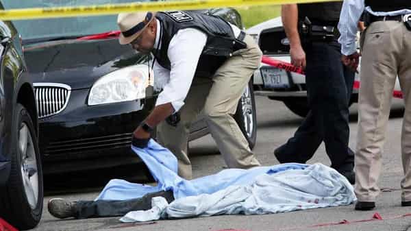 chicago-shootings-killed-5-people-and-16-injured Chicago shootings killed 5 people and 16 injured