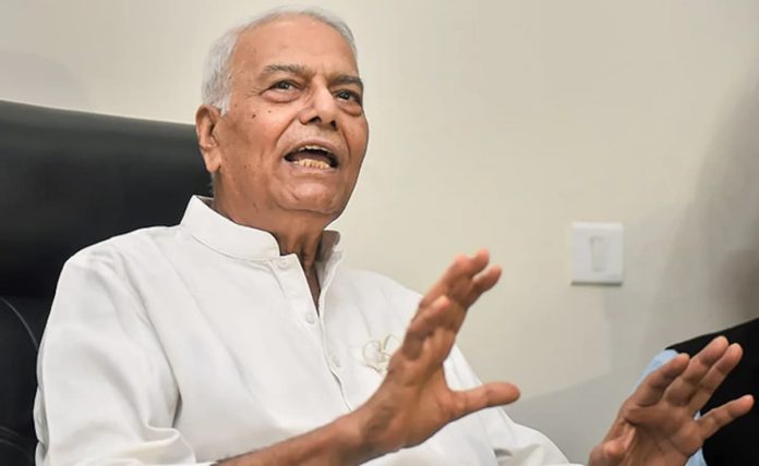 Yashwant Sinha submitted a nomination in the presence of opposition leaders