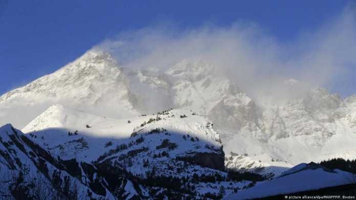 6-hikers-were-killed-after-alpine-glacier-breaks-in-the-alps 6 hikers were killed after Alpine glacier breaks in the Alps