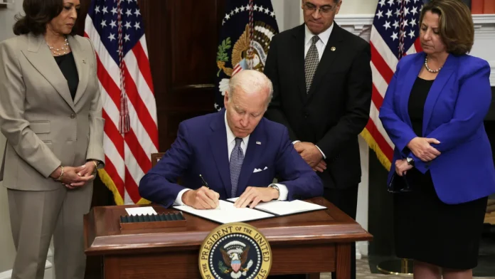 biden-administration-told-hospitals-must-offer-abortion-if-the-mothers-life-is-at-risk Biden administration told hospitals must offer abortion if the mother's life is at risk