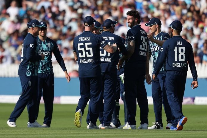 England v India: Topley takes 6-24 as hosts level series