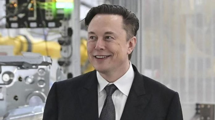 Elon Musk Tweets He Is "Buying Manchester United"