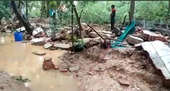 9 Dead and 2 Injured After Wall Collapses Due To Heavy Rain In Lucknow
